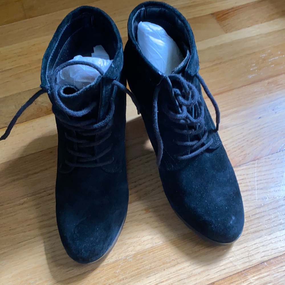 Cute tie up ankle booties with 3” heel